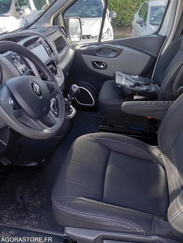 Ambulance EY-676-MY - Non Roulant - RENAULT TRAFIC - VASP - 321 000 Kms: picture 6 Ambulance EY-676-MY - Non Roulant - RENAULT TRAFIC - VASP - 321 000 Kms: picture 6