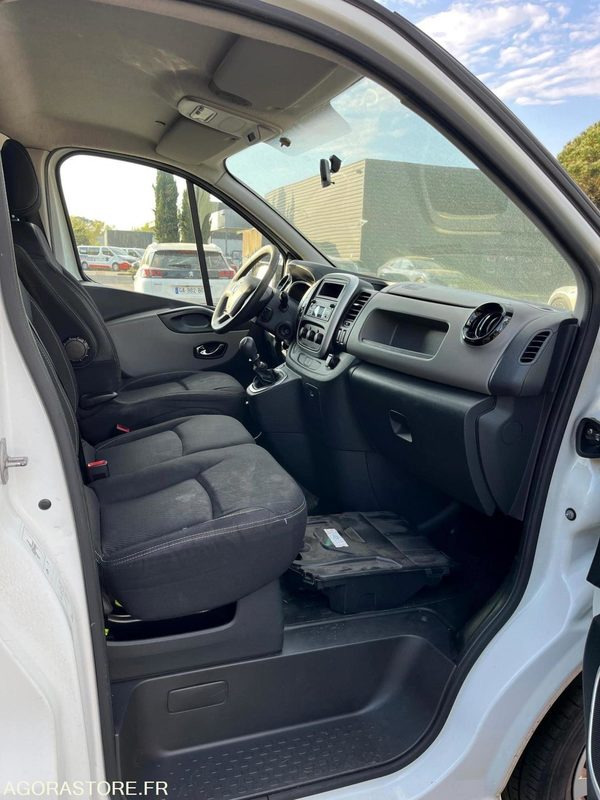 FD-724-KF - Non Roulant - Renault Trafic - VASP - 218 958 Kms - Ambulance: picture 5 FD-724-KF - Non Roulant - Renault Trafic - VASP - 218 958 Kms - Ambulance: picture 5