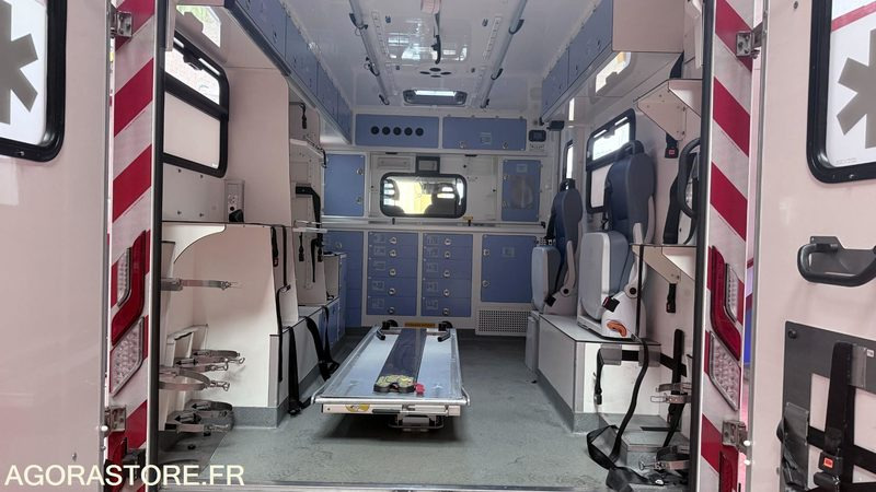 FJ-680-ZF - Non Roulant - PEUGEOT BOXER - SMUR - L3H2 4T - CG KS - 180 000 Kms - Panel van: picture 5 FJ-680-ZF - Non Roulant - PEUGEOT BOXER - SMUR - L3H2 4T - CG KS - 180 000 Kms - Panel van: picture 5