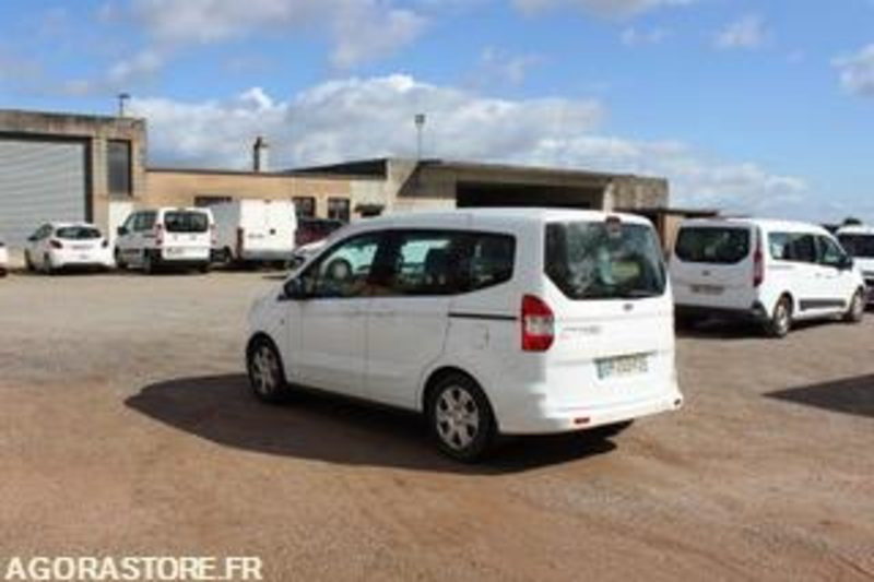 FORD TOURNEO - 2017 - 155 191 KMS - EP245FZ - Small van: picture 4 FORD TOURNEO - 2017 - 155 191 KMS - EP245FZ - Small van: picture 4