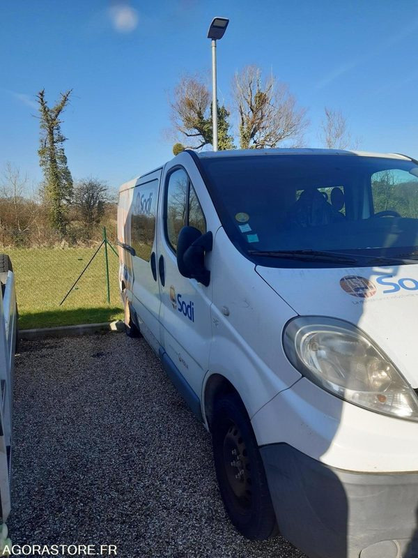 FOURGON TRAFIC - 2010 / 250 000 KM - AX-964-PE - Panel van: picture 3 FOURGON TRAFIC - 2010 / 250 000 KM - AX-964-PE - Panel van: picture 3
