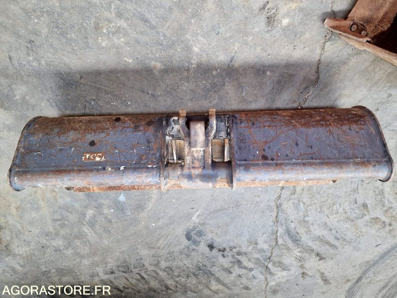 GODET (140) ADAPTE ATTACHE MORIN M5 - Excavator bucket: picture 1 GODET (140) ADAPTE ATTACHE MORIN M5 - Excavator bucket: picture 1