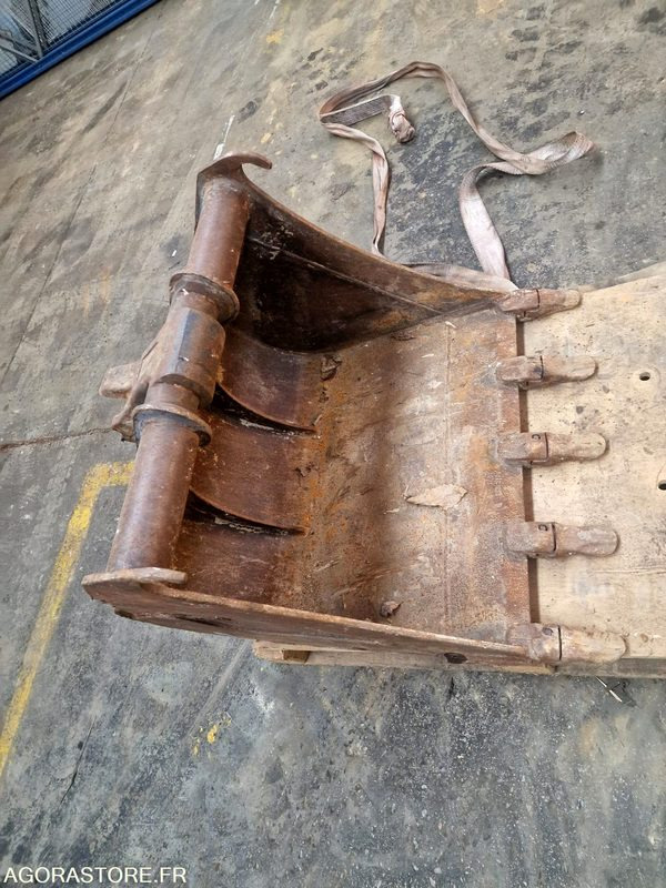 GODET (80) ADAPTE ATTACHE MORIN M5 - Excavator bucket: picture 2 GODET (80) ADAPTE ATTACHE MORIN M5 - Excavator bucket: picture 2