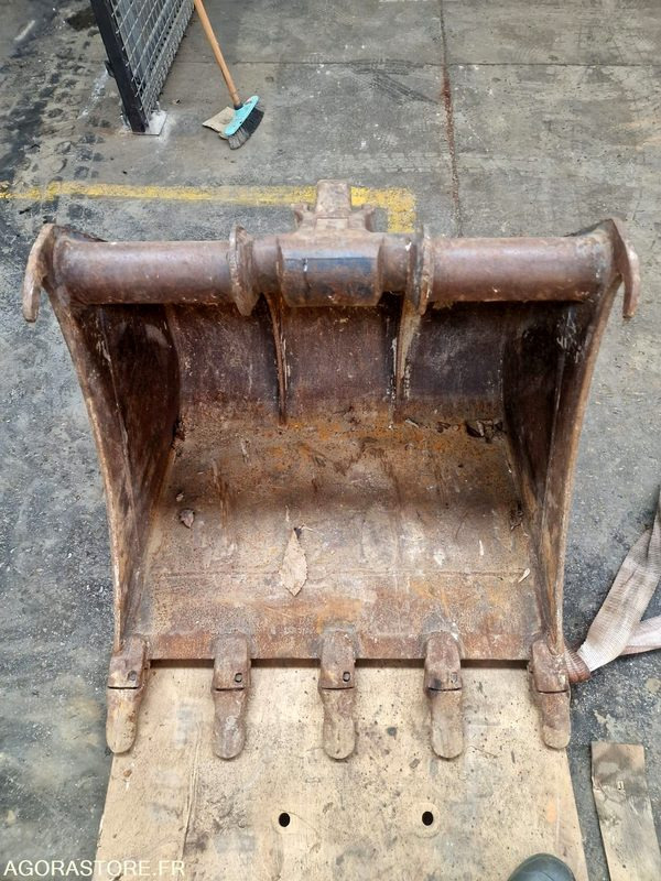GODET (80) ADAPTE ATTACHE MORIN M5 - Excavator bucket: picture 3 GODET (80) ADAPTE ATTACHE MORIN M5 - Excavator bucket: picture 3