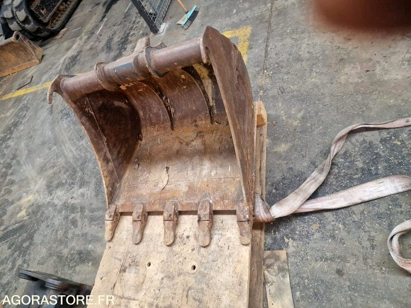 GODET (80) ADAPTE ATTACHE MORIN M5 - Excavator bucket: picture 1 GODET (80) ADAPTE ATTACHE MORIN M5 - Excavator bucket: picture 1