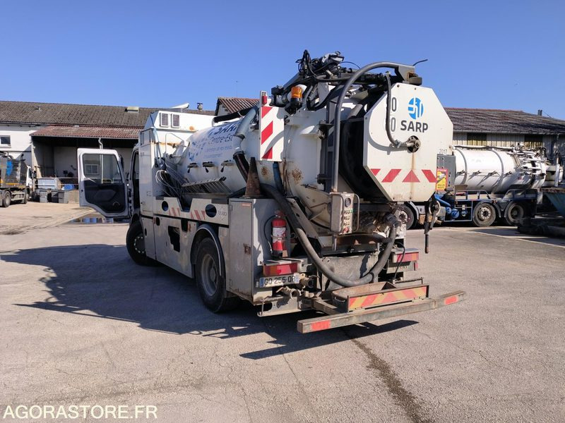 Hydrocureur RIVARD 19T châssis Renault Trucks GQ255QR (Vente uniquement export) - Vacuum truck: picture 4 Hydrocureur RIVARD 19T châssis Renault Trucks GQ255QR (Vente uniquement export) - Vacuum truck: picture 4