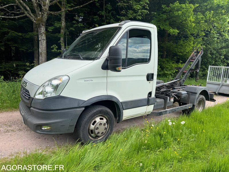 IVECO - 35C13 - avec système de benne amplirol - Tipper van: picture 1 IVECO - 35C13 - avec système de benne amplirol - Tipper van: picture 1