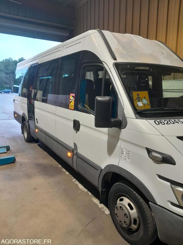 IVECO BUS DAILY N°062045 - Minibus, Passenger van: picture 2 IVECO BUS DAILY N°062045 - Minibus, Passenger van: picture 2