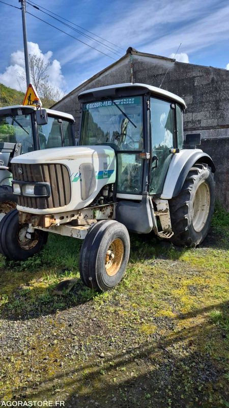 JHON DEERE M6220 - 2004 - Farm tractor: picture 1 JHON DEERE M6220 - 2004 - Farm tractor: picture 1