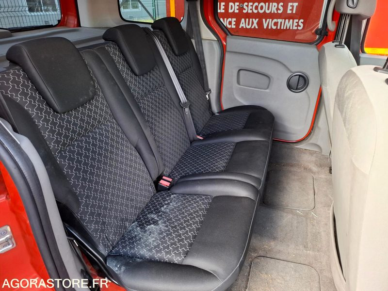 KANGOO 1.5 dCi 85 - AC 402 BF - Car: picture 5 KANGOO 1.5 dCi 85 - AC 402 BF - Car: picture 5