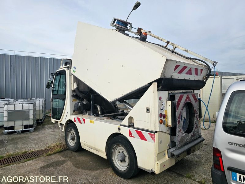 LAVEUSE MATIS - 2013 - 8370 h - NA5L3A0010 - Road sweeper: picture 4 LAVEUSE MATIS - 2013 - 8370 h - NA5L3A0010 - Road sweeper: picture 4