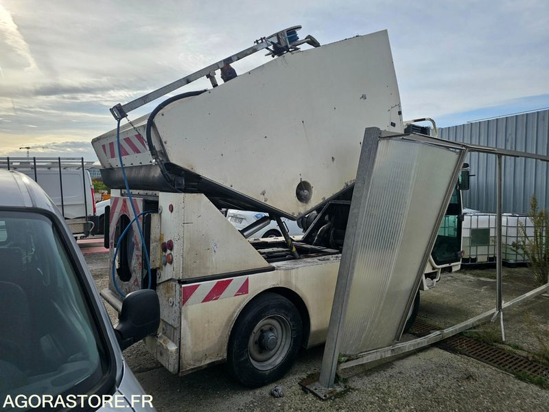 LAVEUSE MATIS - 2013 - 8370 h - NA5L3A0010 - Road sweeper: picture 3 LAVEUSE MATIS - 2013 - 8370 h - NA5L3A0010 - Road sweeper: picture 3