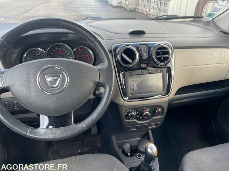 LODGY PRESTIGE 1.2 Tce 115cv. 09/2013. 161100 KM - Car: picture 5 LODGY PRESTIGE 1.2 Tce 115cv. 09/2013. 161100 KM - Car: picture 5