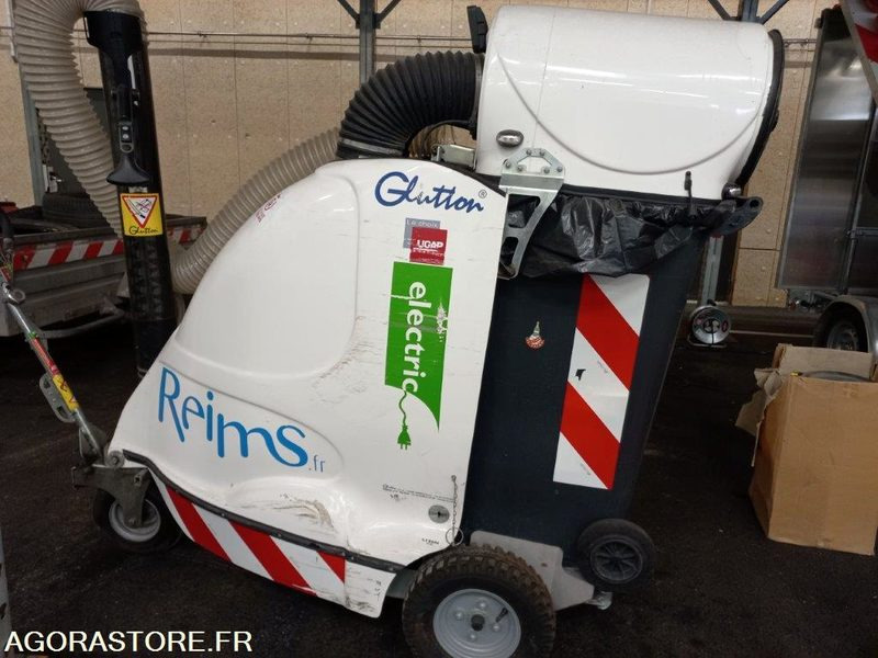 LOT 3 ASPIRATEURS DE VOIRIE - A REMETTRE EN SERVICE - Industrial vacuum cleaner: picture 1 LOT 3 ASPIRATEURS DE VOIRIE - A REMETTRE EN SERVICE - Industrial vacuum cleaner: picture 1