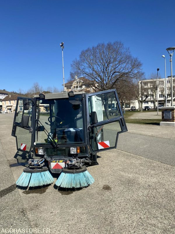 LOT DE DEUX BALAYEUSE SCHMIDT SWINGO 2001 ET 2003 + UNE BALAYEUSE BOSCHUNG 2001 - Road sweeper: picture 5 LOT DE DEUX BALAYEUSE SCHMIDT SWINGO 2001 ET 2003 + UNE BALAYEUSE BOSCHUNG 2001 - Road sweeper: picture 5