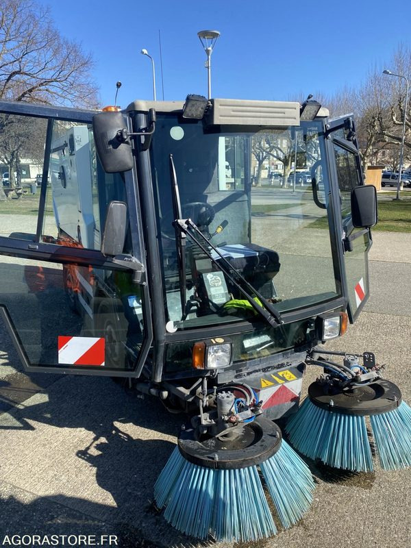 LOT DE DEUX BALAYEUSE SCHMIDT SWINGO 2001 ET 2003 + UNE BALAYEUSE BOSCHUNG 2001 - Road sweeper: picture 2 LOT DE DEUX BALAYEUSE SCHMIDT SWINGO 2001 ET 2003 + UNE BALAYEUSE BOSCHUNG 2001 - Road sweeper: picture 2