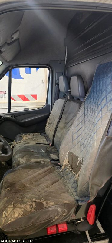 MERCEDES Sprinter fourgon 2006 175000Km Roulant sans CT PRO UNIQUEMENT - Panel van: picture 5 MERCEDES Sprinter fourgon 2006 175000Km Roulant sans CT PRO UNIQUEMENT - Panel van: picture 5