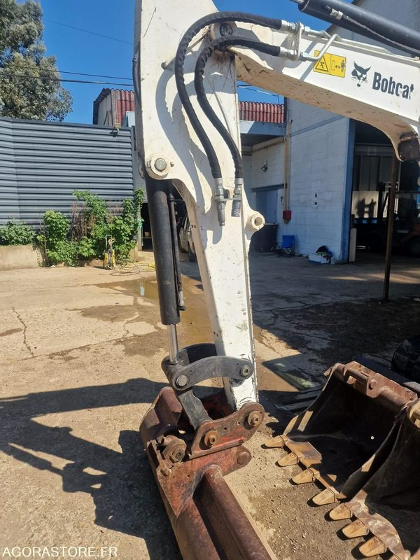 MINI PELLE SUR CHENILLE CAOUTCHOUC BOBCAT 5T E45 AVEC 3 GODETS - 2017 - 1715h - Mini excavator: picture 4 MINI PELLE SUR CHENILLE CAOUTCHOUC BOBCAT 5T E45 AVEC 3 GODETS - 2017 - 1715h - Mini excavator: picture 4