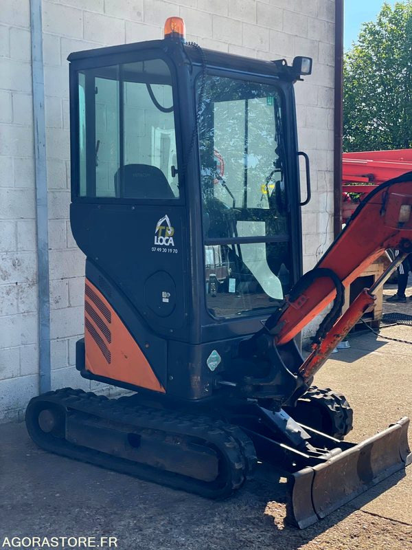 MINI-PELLE SUR CHENILLE CAOUTCHOUC HITACHI ZX17U-2 15CV 1.9T AVEC 3 GODETS - Excavator: picture 4 MINI-PELLE SUR CHENILLE CAOUTCHOUC HITACHI ZX17U-2 15CV 1.9T AVEC 3 GODETS - Excavator: picture 4