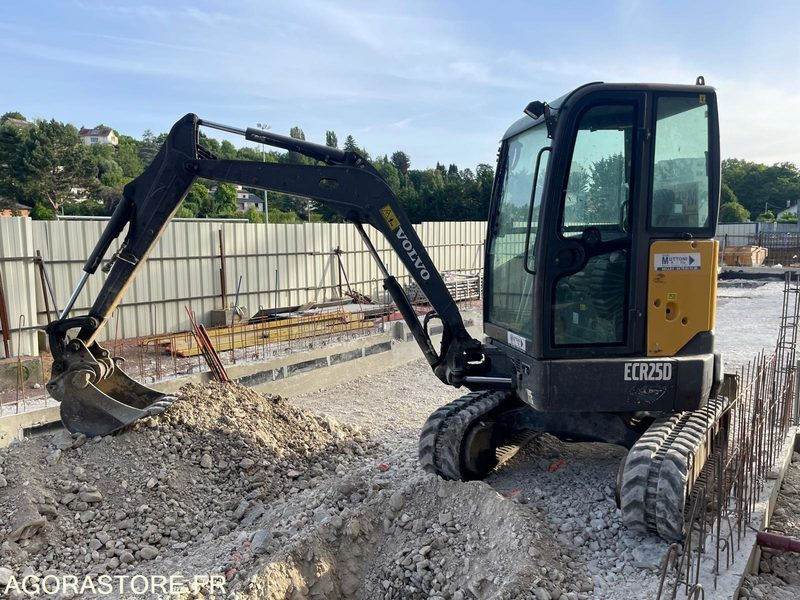 MINI-PELLE VOLVO ECR25D 2016 4700 HEURES - Excavator: picture 1 MINI-PELLE VOLVO ECR25D 2016 4700 HEURES - Excavator: picture 1