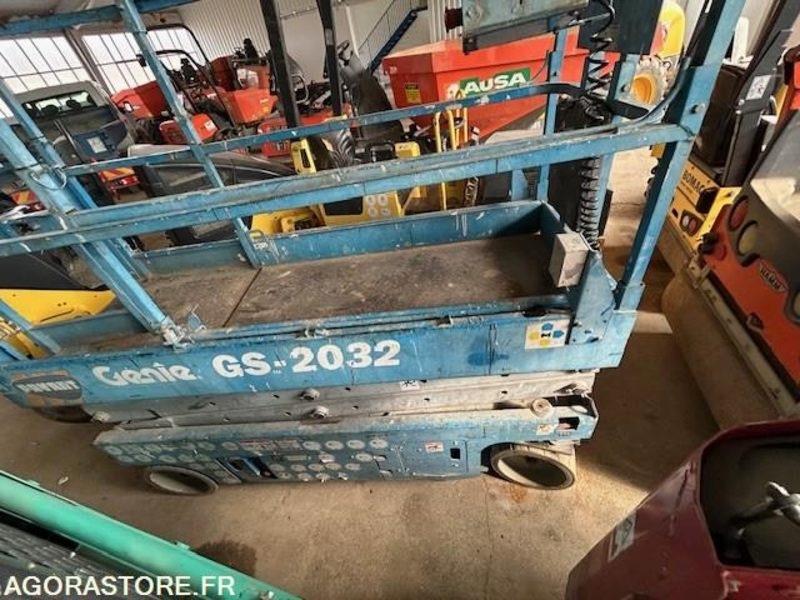 NACELLE CISEAUX GENIE GS-2032 423 HRS 2006 - Scissor lift: picture 4 NACELLE CISEAUX GENIE GS-2032 423 HRS 2006 - Scissor lift: picture 4