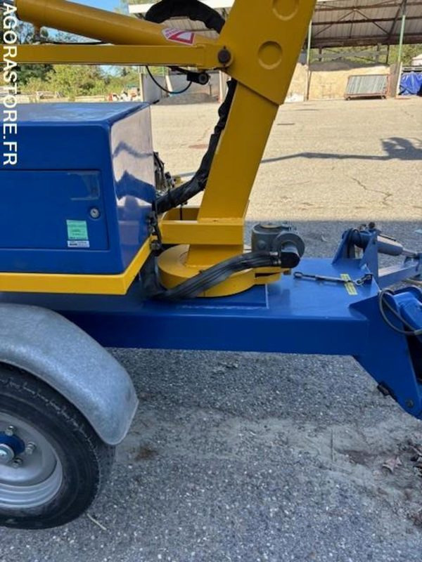 NACELLE ELEVATRICE COMPACTE pour 2 personnes max - Aerial platform: picture 1 NACELLE ELEVATRICE COMPACTE pour 2 personnes max - Aerial platform: picture 1