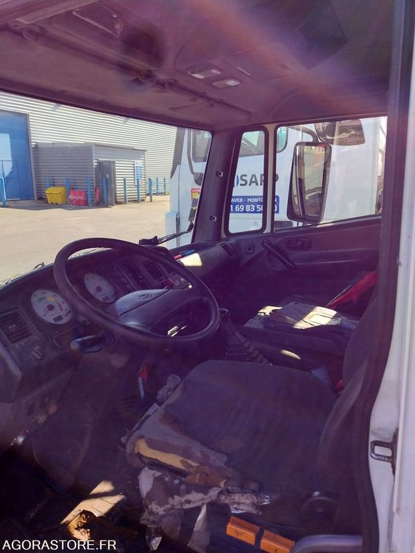NISSAN Atleon Hydrocureur ADR 2003 260000Km NON ROULANT VENTE EXPORT UNIQUEMENT - Vacuum truck: picture 5 NISSAN Atleon Hydrocureur ADR 2003 260000Km NON ROULANT VENTE EXPORT UNIQUEMENT - Vacuum truck: picture 5