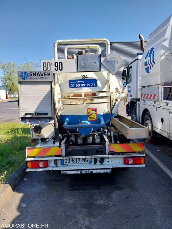 NISSAN Atleon Hydrocureur ADR 2003 260000Km NON ROULANT VENTE EXPORT UNIQUEMENT - Vacuum truck: picture 3 NISSAN Atleon Hydrocureur ADR 2003 260000Km NON ROULANT VENTE EXPORT UNIQUEMENT - Vacuum truck: picture 3