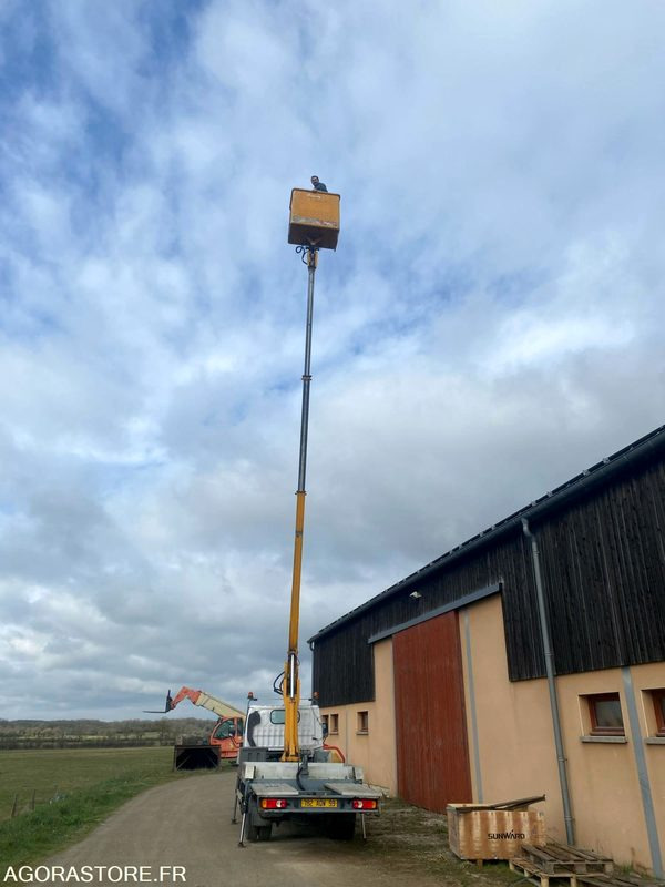 Nacelle Multitel 160 ALU DS monté sur Nissan Cabstar - Truck mounted aerial platform: picture 5 Nacelle Multitel 160 ALU DS monté sur Nissan Cabstar - Truck mounted aerial platform: picture 5