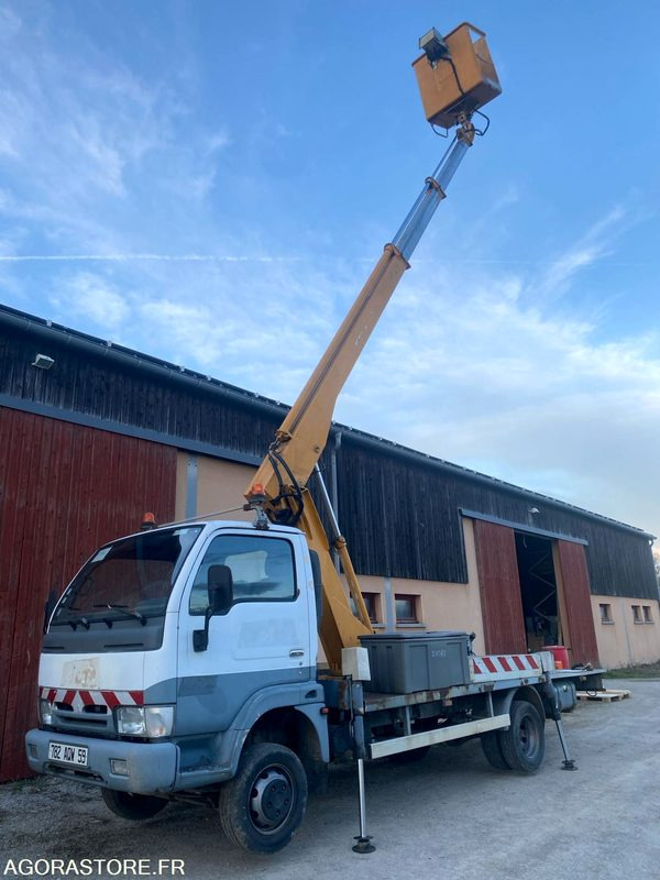 Nacelle Multitel 160 ALU DS monté sur Nissan Cabstar - Truck mounted aerial platform: picture 3 Nacelle Multitel 160 ALU DS monté sur Nissan Cabstar - Truck mounted aerial platform: picture 3