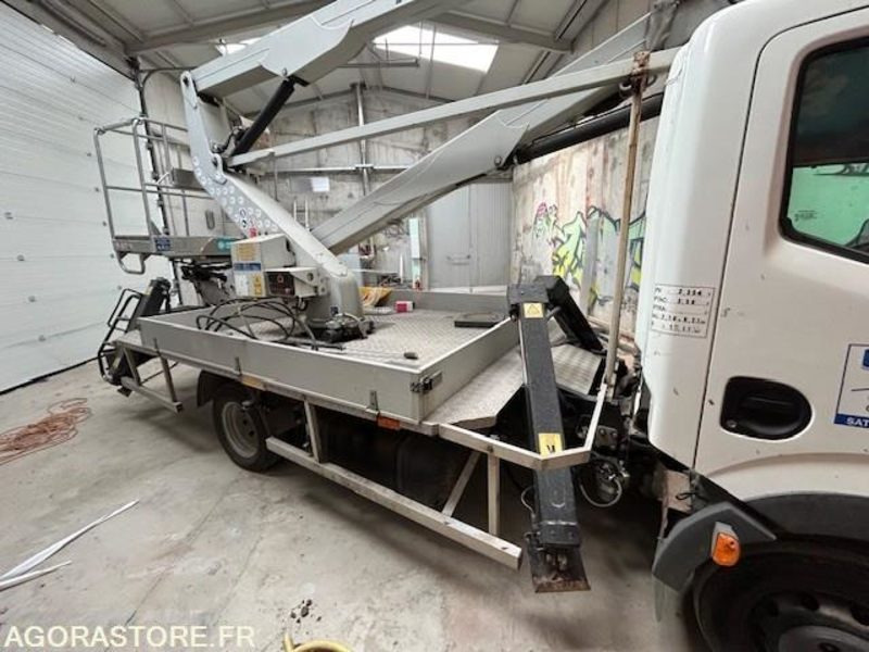 CAMION NACELLE NISSAN IMER P 23 AS 11 2013 20 000 KM - Other machinery: picture 5 CAMION NACELLE NISSAN IMER P 23 AS 11 2013 20 000 KM - Other machinery: picture 5
