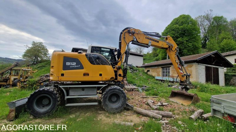 PELLE A PNEUS A912 COMPACT 2 godets - LIEBHERR - 2019 - 2820h - Excavator: picture 2 PELLE A PNEUS A912 COMPACT 2 godets - LIEBHERR - 2019 - 2820h - Excavator: picture 2