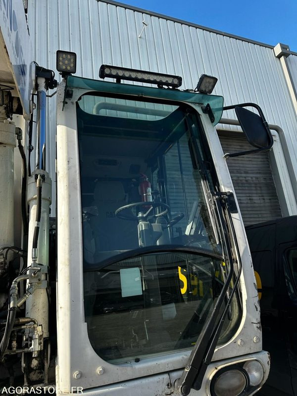 PELLE RAIL ROUTE - UNAC - 22 TRR UP2 - 2016 / 7922 HEURES - Excavator: picture 3 PELLE RAIL ROUTE - UNAC - 22 TRR UP2 - 2016 / 7922 HEURES - Excavator: picture 3