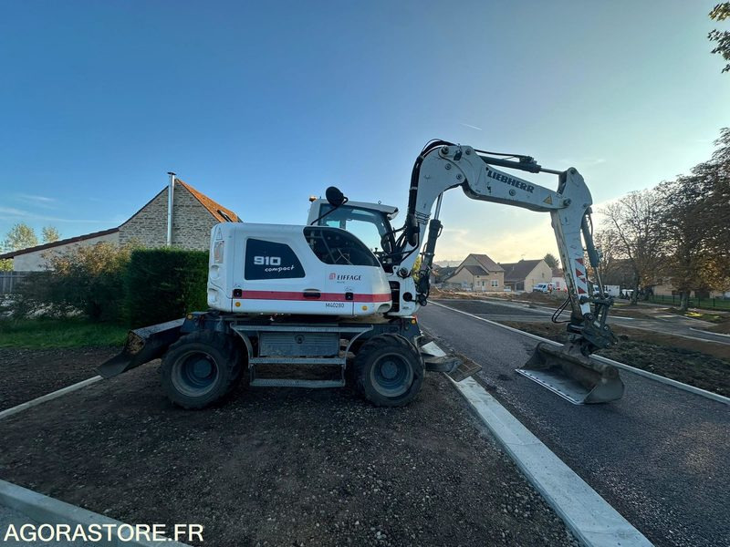 PELLES SUR PNEUS - LIEBHERR - A910 COMPACT- 2014 / 10242 HEURES (M40280) - Excavator: picture 2 PELLES SUR PNEUS - LIEBHERR - A910 COMPACT- 2014 / 10242 HEURES (M40280) - Excavator: picture 2