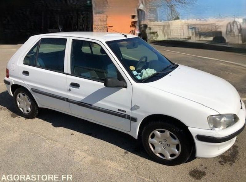 PEUGEOT 106 FINITION ZEN ESSENCE - Car: picture 2 PEUGEOT 106 FINITION ZEN ESSENCE - Car: picture 2