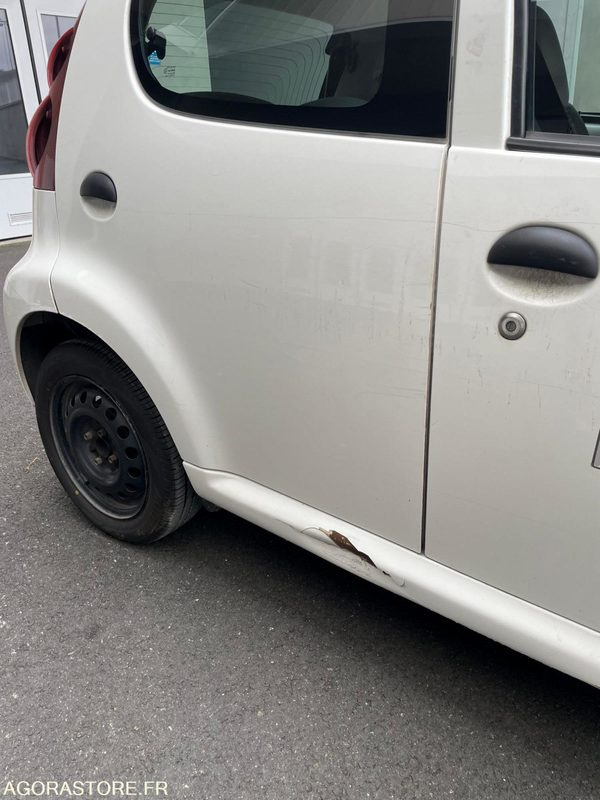 PEUGEOT 107 CL-586-LQ - Car: picture 5 PEUGEOT 107 CL-586-LQ - Car: picture 5