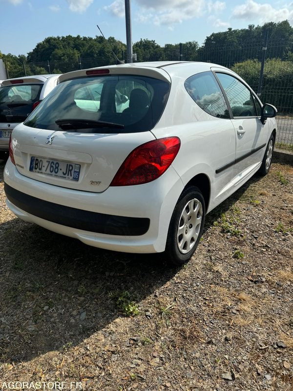 PEUGEOT 207 1.4 HDI STE - Car: picture 3 PEUGEOT 207 1.4 HDI STE - Car: picture 3