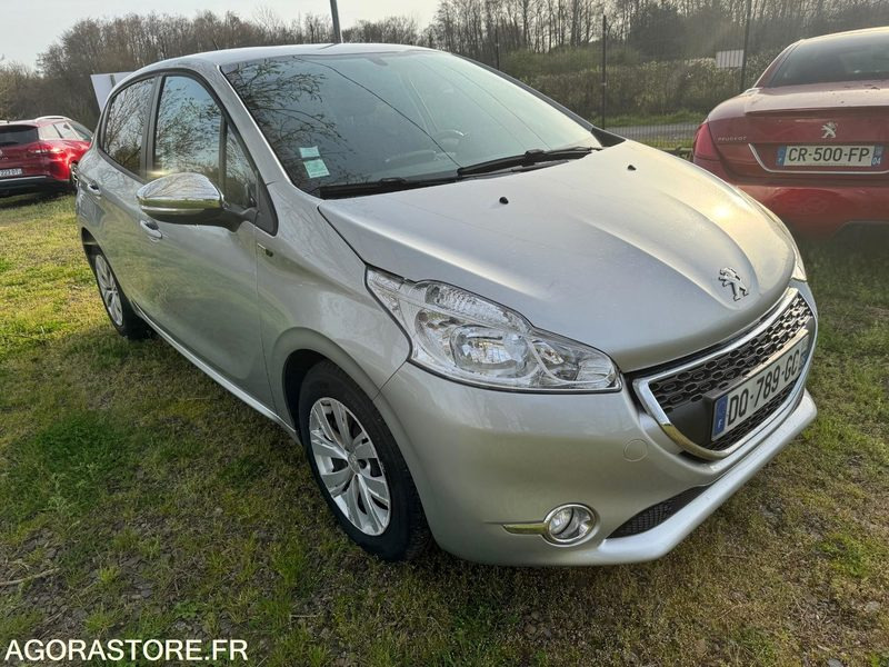 PEUGEOT 208 STYLE- 1.2 VTI 82 CV - 144 100 KM - Car: picture 1 PEUGEOT 208 STYLE- 1.2 VTI 82 CV - 144 100 KM - Car: picture 1