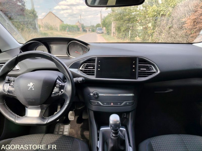 PEUGEOT 308 SW 1.2i PURETECH - 2019 - 68 590 KM - Car: picture 5 PEUGEOT 308 SW 1.2i PURETECH - 2019 - 68 590 KM - Car: picture 5