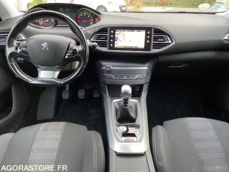 PEUGEOT 308SW - 2016 - 172000 KM - Estate car: picture 4 PEUGEOT 308SW - 2016 - 172000 KM - Estate car: picture 4