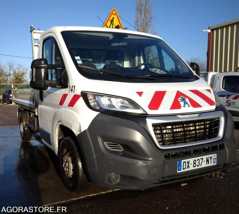 PEUGEOT BOXER benne basculante - 2015 - 112006 km - GAZOLE - Tipper van: picture 2 PEUGEOT BOXER benne basculante - 2015 - 112006 km - GAZOLE - Tipper van: picture 2