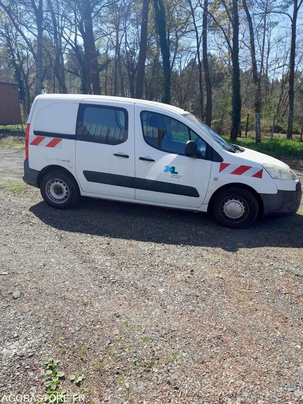 PEUGEOT Partner - 242795km - 2010 - Small van: picture 2 PEUGEOT Partner - 242795km - 2010 - Small van: picture 2