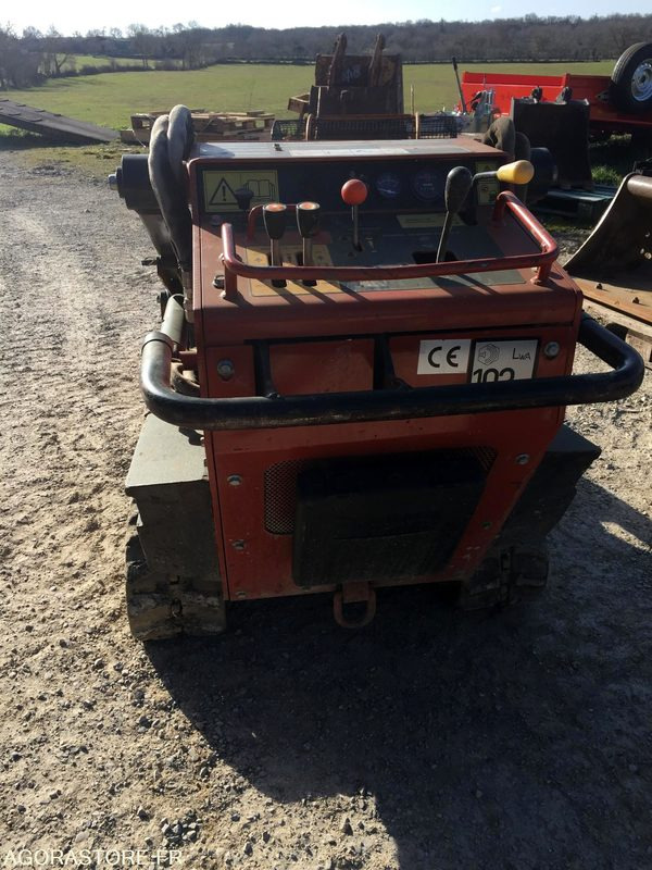 PORTE OUTILS à chenilles DITCH WITCH SK500 - Loader: picture 5 PORTE OUTILS à chenilles DITCH WITCH SK500 - Loader: picture 5