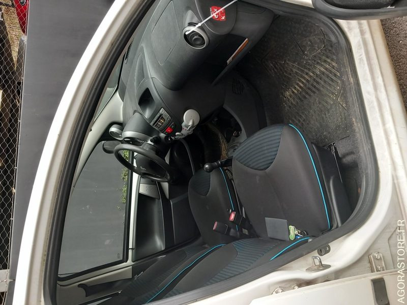 Peugeot 107 5 portes 1.0 i 12V 68 cv - 79300 km - sans CT- DE-042-HE - Car: picture 4 Peugeot 107 5 portes 1.0 i 12V 68 cv - 79300 km - sans CT- DE-042-HE - Car: picture 4