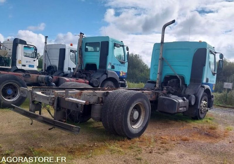 RENAULT 320-19 DCI / 2003 / 401 116 Km - Cab chassis truck: picture 4 RENAULT 320-19 DCI / 2003 / 401 116 Km - Cab chassis truck: picture 4