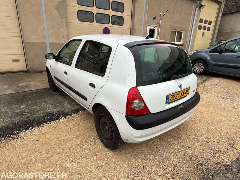 RENAULT CLIO - 2002 - 160000 KM - Car: picture 2 RENAULT CLIO - 2002 - 160000 KM - Car: picture 2