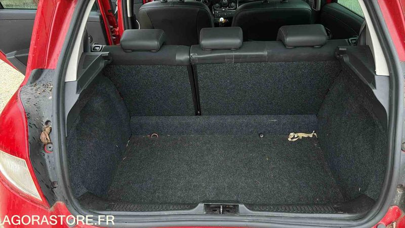 RENAULT CLIO 3 - 172 867 Kms- 2011-BR-693-MJ - Car: picture 2 RENAULT CLIO 3 - 172 867 Kms- 2011-BR-693-MJ - Car: picture 2