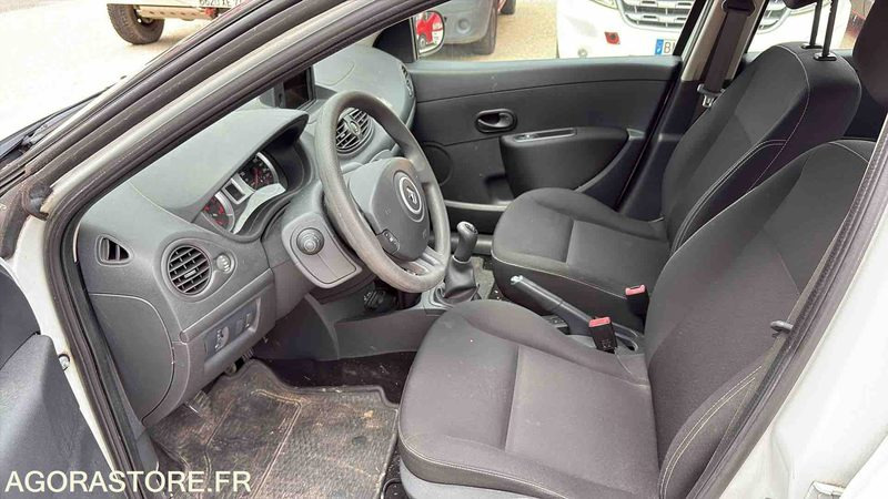 RENAULT CLIO 3 - 197 915 Kms - 2013-CW-655-QY - Car: picture 5 RENAULT CLIO 3 - 197 915 Kms - 2013-CW-655-QY - Car: picture 5