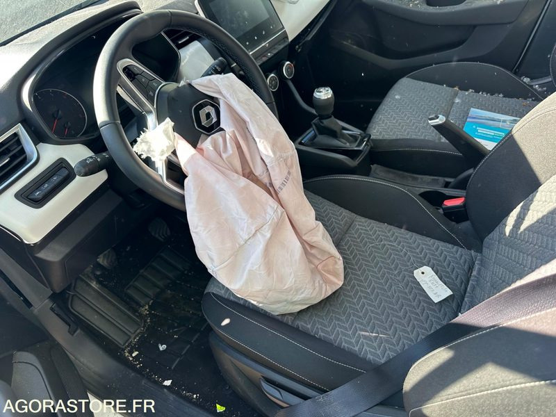 RENAULT - CLIO 5 - 2023 - 7655KMS - Car: picture 4 RENAULT - CLIO 5 - 2023 - 7655KMS - Car: picture 4