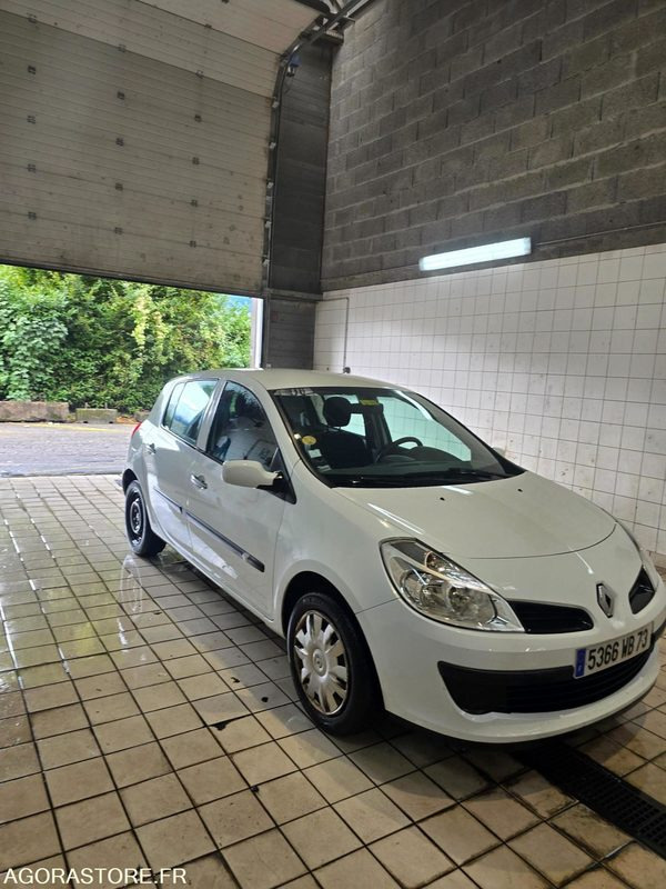 RENAULT CLIO - Car: picture 3 RENAULT CLIO - Car: picture 3